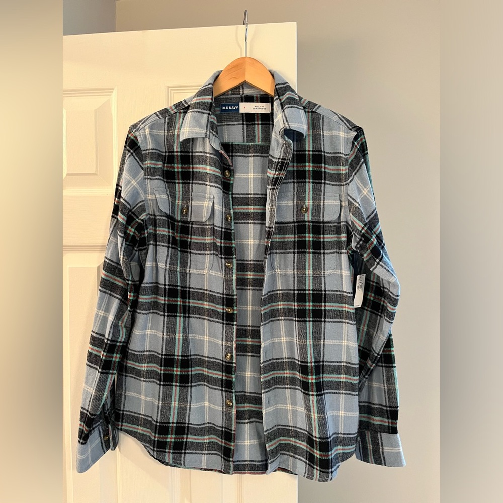 Old Navy men’s small flannel button-up shirt. NWT.